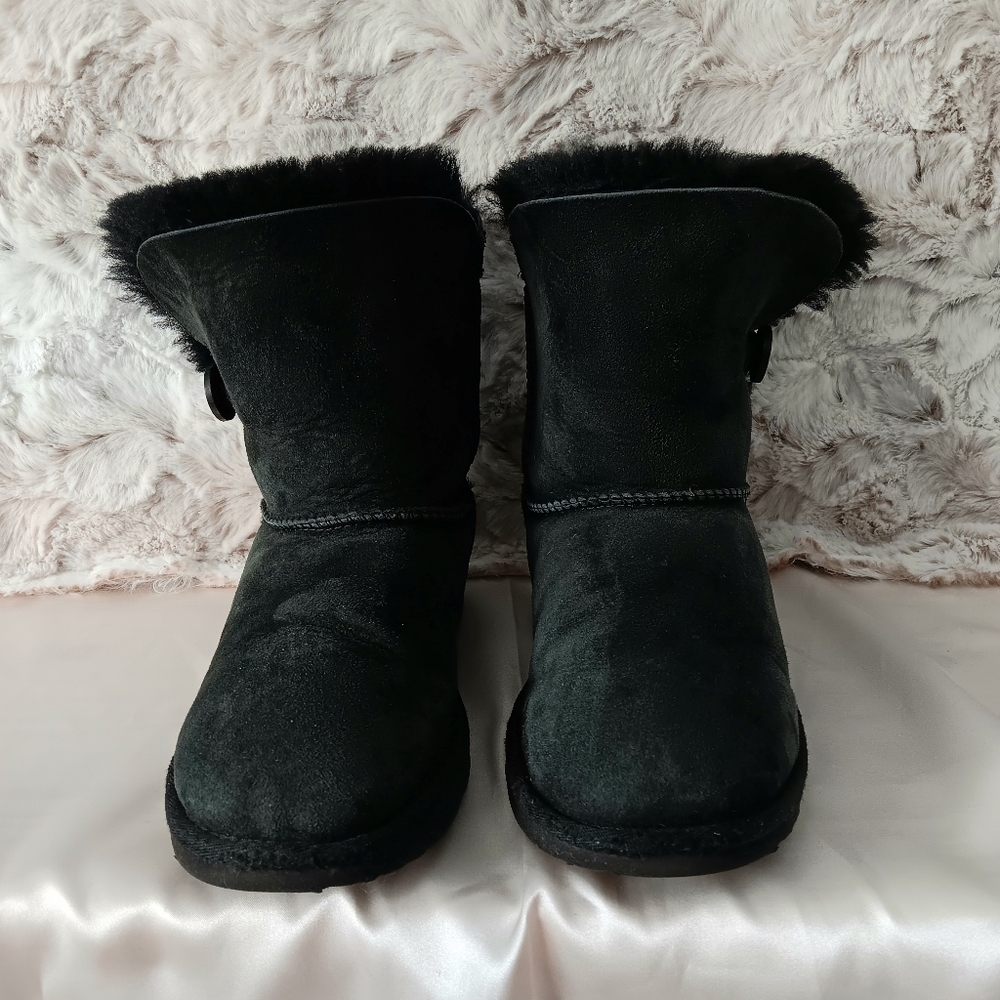 🖤 UGG BLACK SHEEPSKIN SUEDE BOOTIES BEAUTIFUL! 🖤  6 (37) Adult